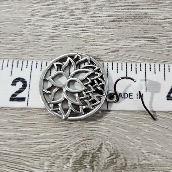 Fashion Jewlery Silvertone with Roung Lotus Flower Dangle Earings - Picture 7 of 7